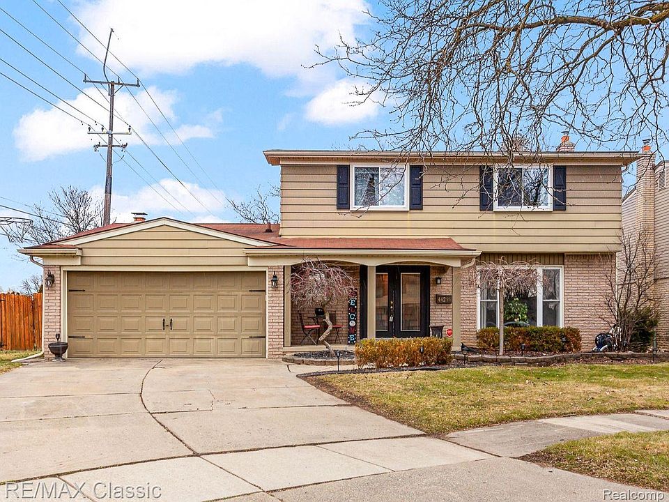 1st image of 44296 Village Ct