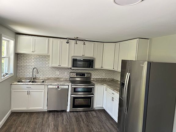 3rd image of 3967 Wilma Ct