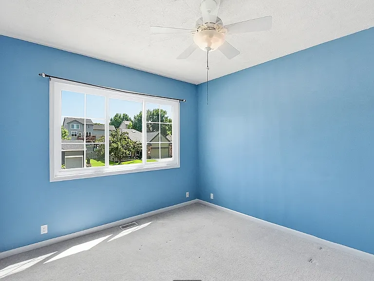 18602 Leavenworth St — Photo 24