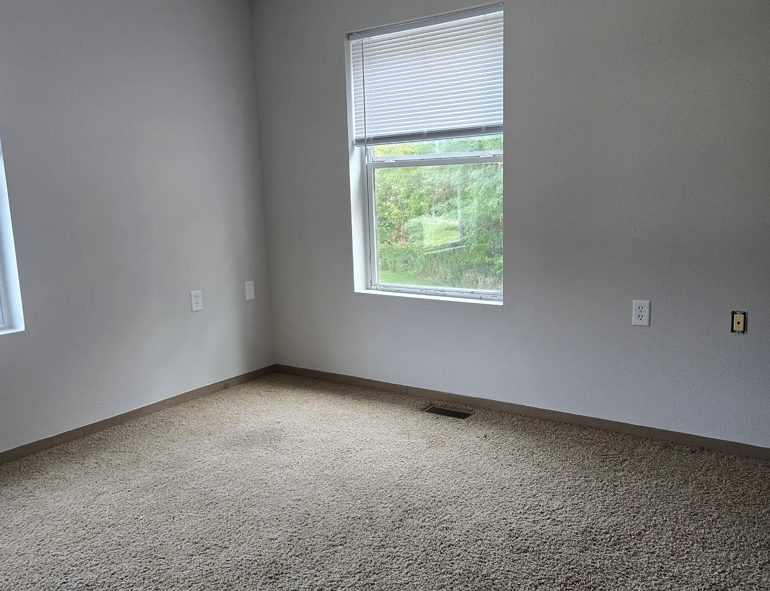 262 Frenn Ave — Photo 4
