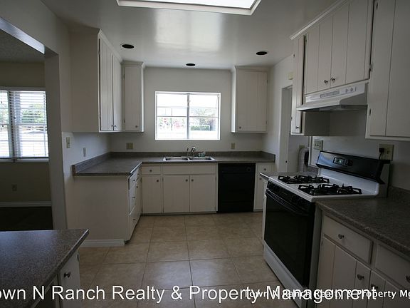 4th image of 5111 Orcutt Ave