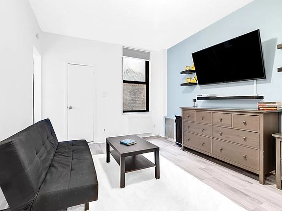 3rd image of 415 W 57th St APT 3E