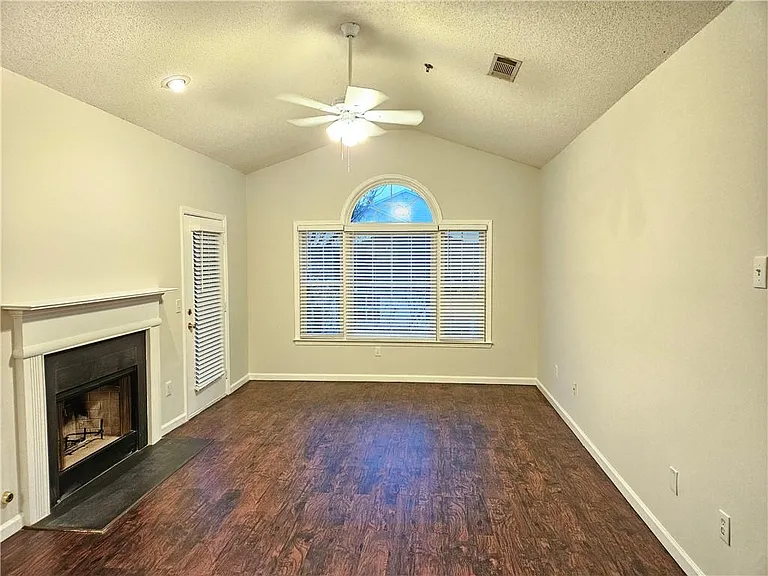 510 Spring Heights Ln SE #5 — Photo 2