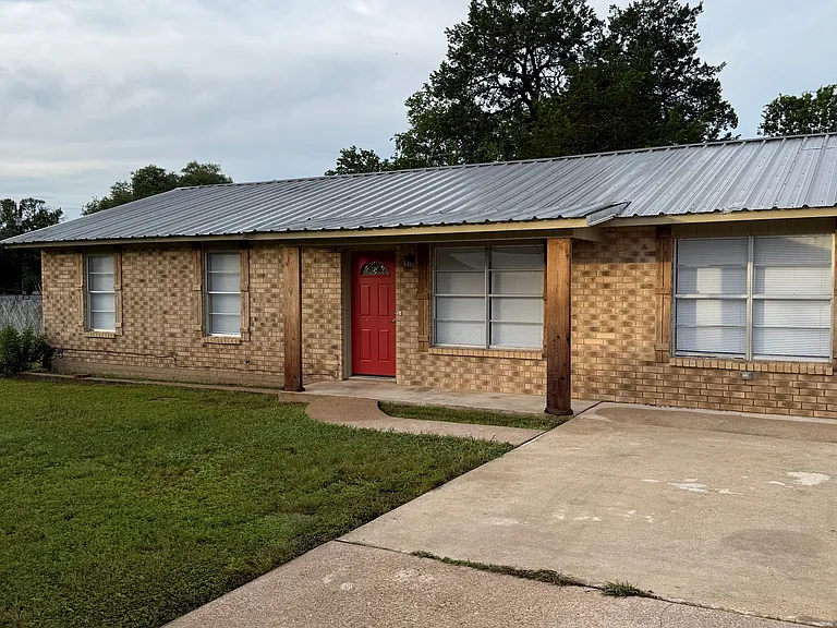 1400 Magnolia St — Photo 1