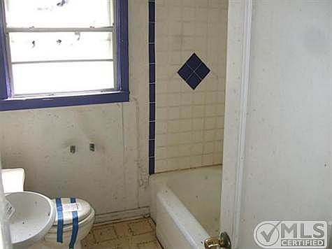 3rd image of 3609 Montague Ct