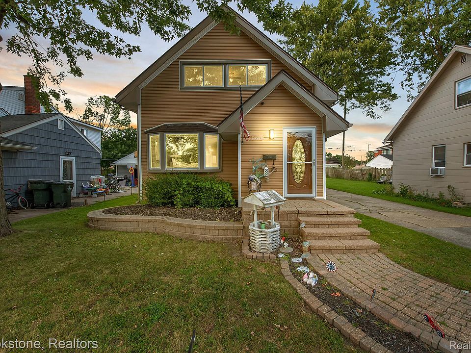 1st image of 22313 Bon Heur St N