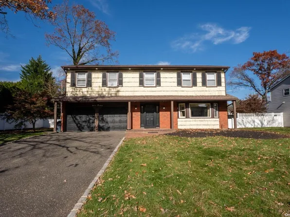 111 Wood Lane, Hauppauge, NY 11788
