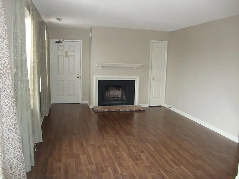 5864 Brentwood Trce — Photo 4