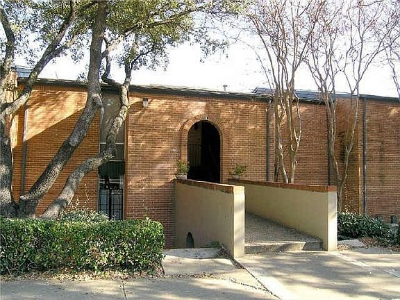2nd image of 504 E Avenue J APT C