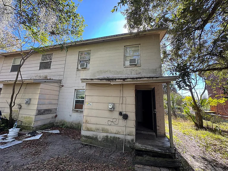 1131 Phelps St — Photo 18