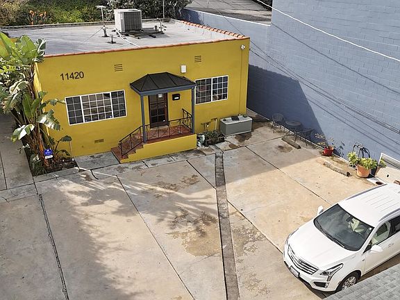 4th image of 11420 Ventura Blvd