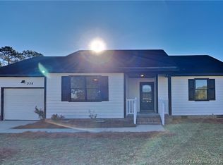 228 Eppingdale Dr, Spring Lake, NC 28390
