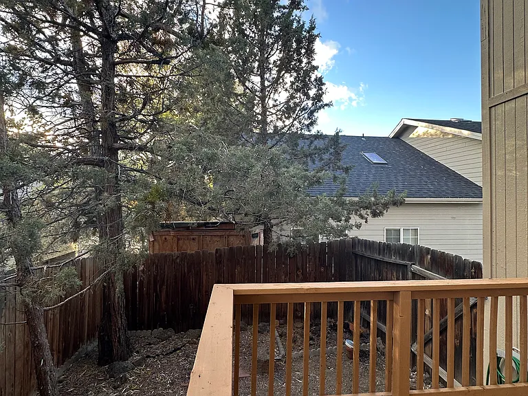 985 NE Hidden Valley Dr — Photo 16