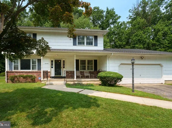 17 Tall Tree Ct, Ewing, NJ 08618