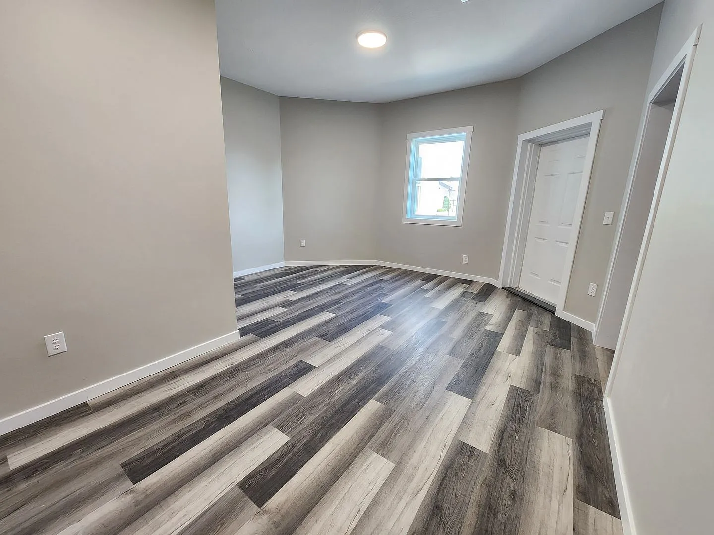 652 S Jefferson Ave — Photo 4