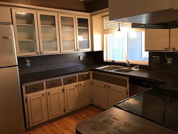 3rd image of 3208 Kelvin Dr