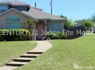 220 Idle Creek Ln, Desoto, TX 75115
