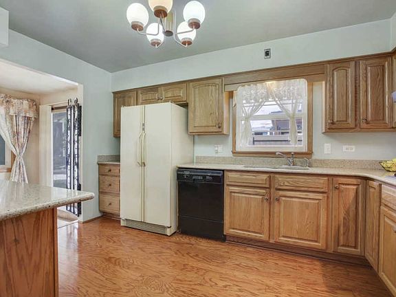 5th image of 403 Blackhawk Dr