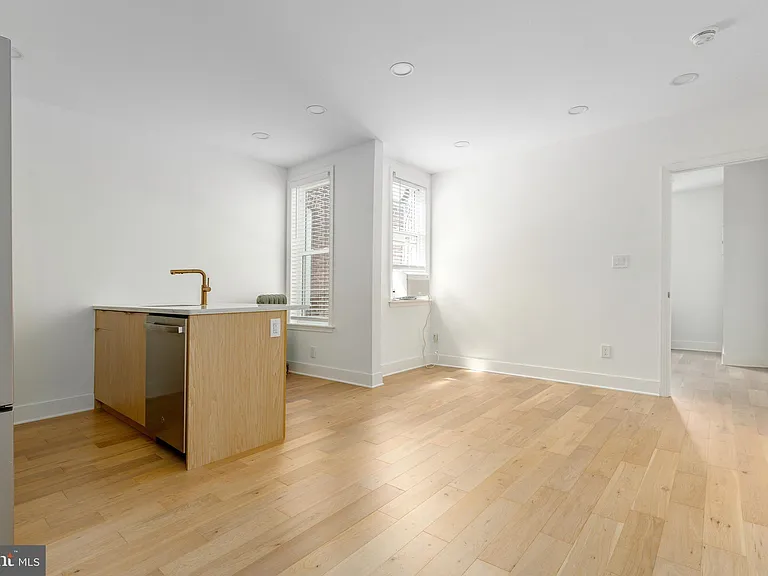 5461 W Berks St — Photo 6