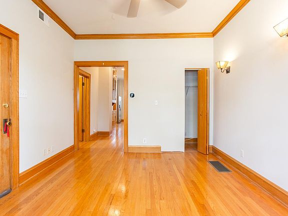 4th image of 2421 N Artesian Ave