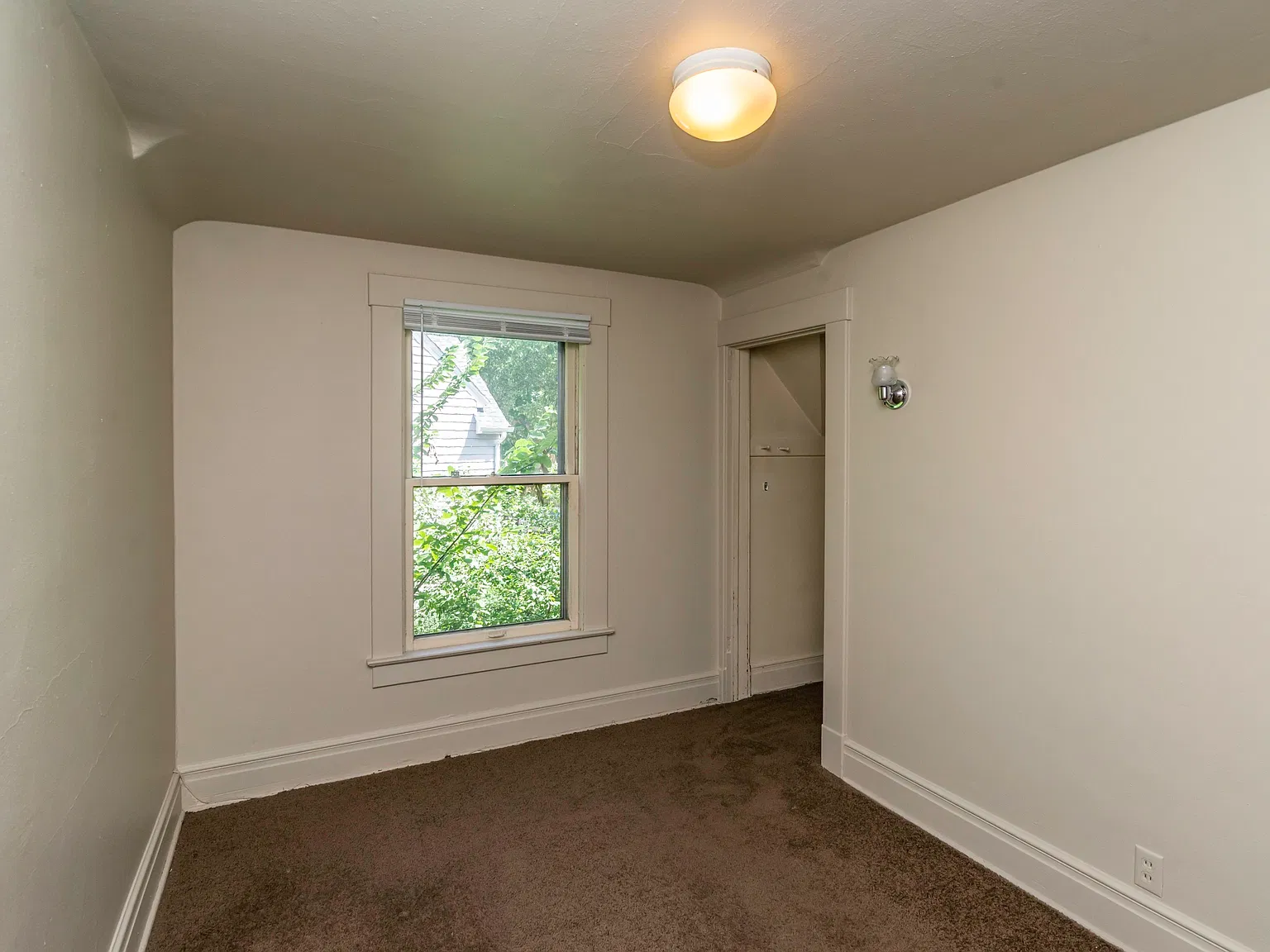 831 Brookwood PL - 1 — Photo 3