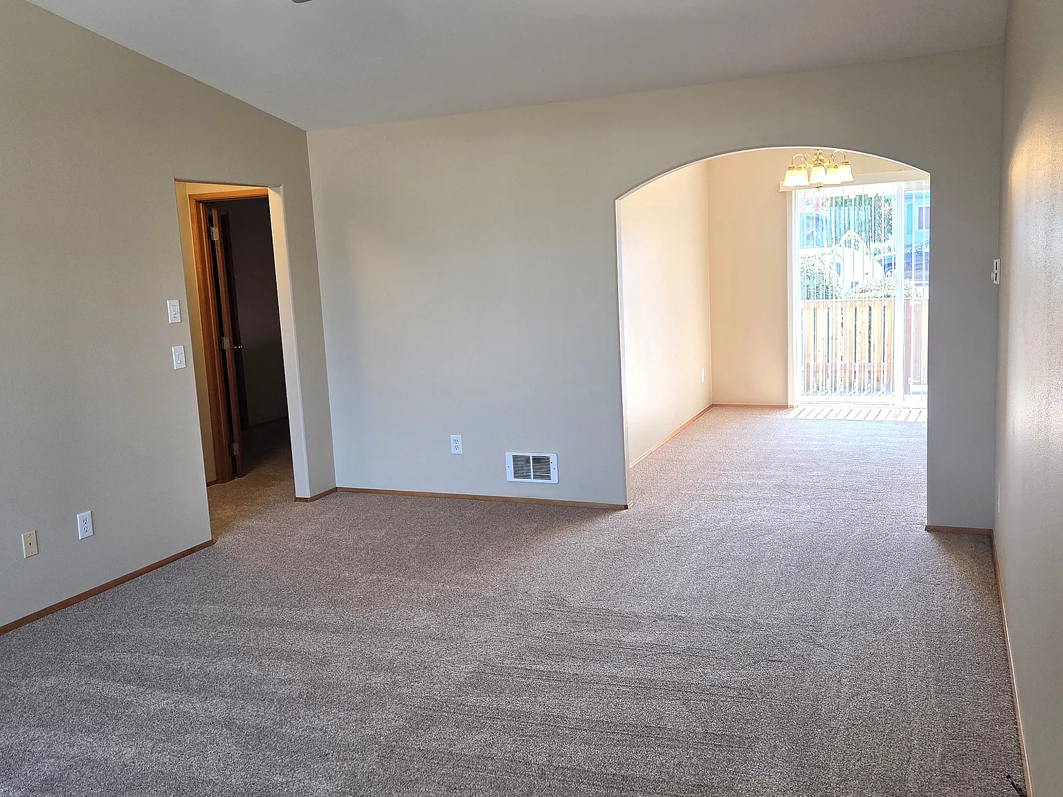 697 E Fir St — Photo 4