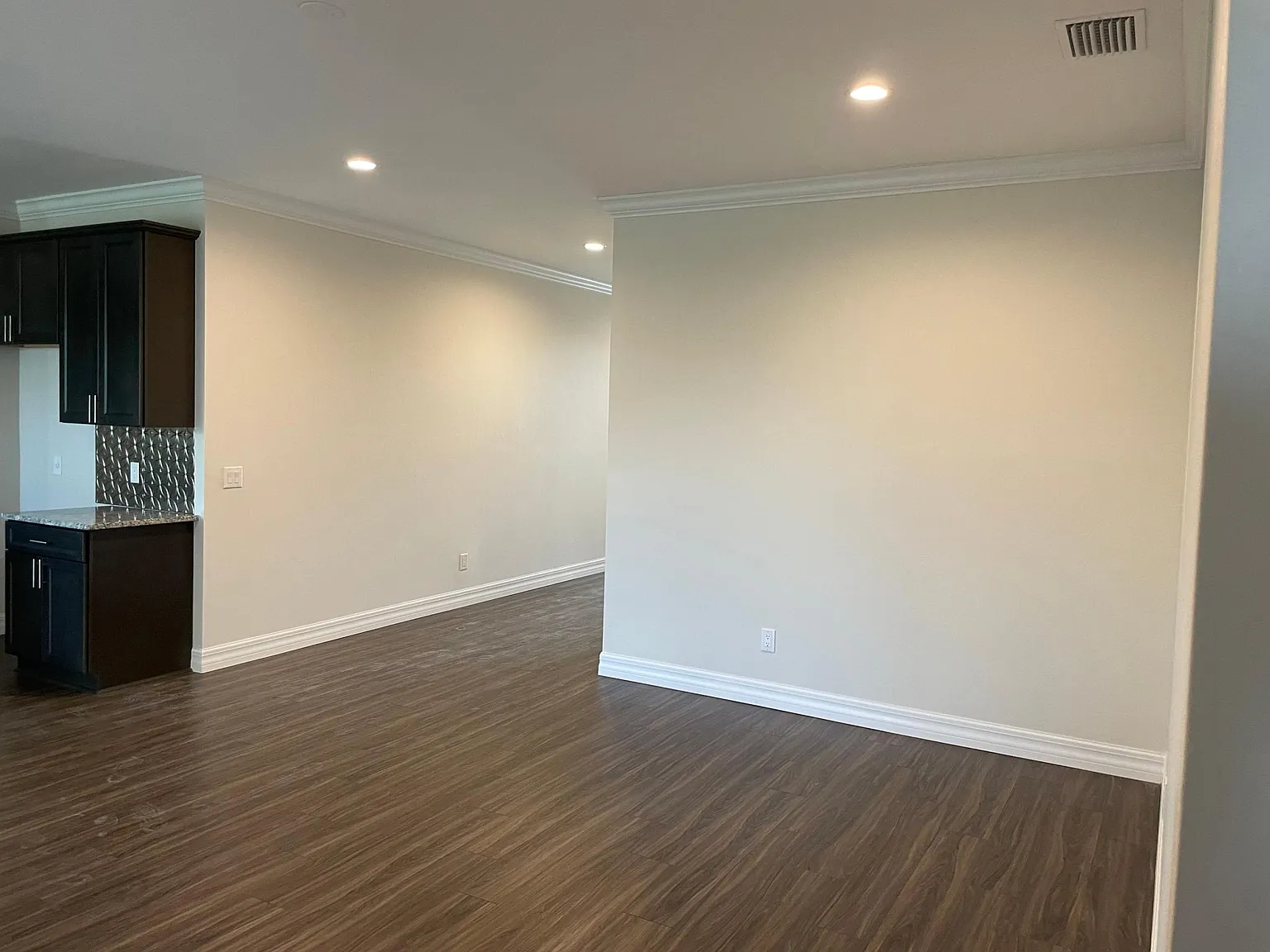 3 bed, 2262 sqft, $2,000 — Photo 4