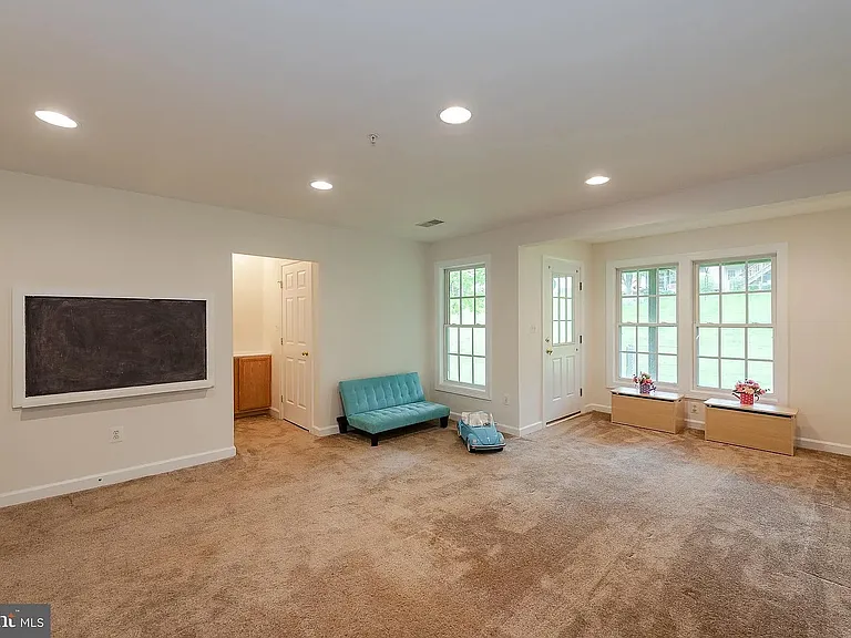 10655 Hillingdon Rd — Photo 28