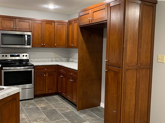 4th image of 231 Cedar Creek Dr
