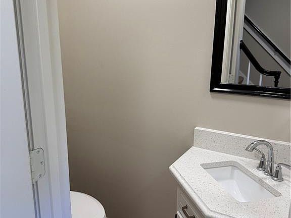 4th image of 704 Meadowgreen Village Dr #1-A