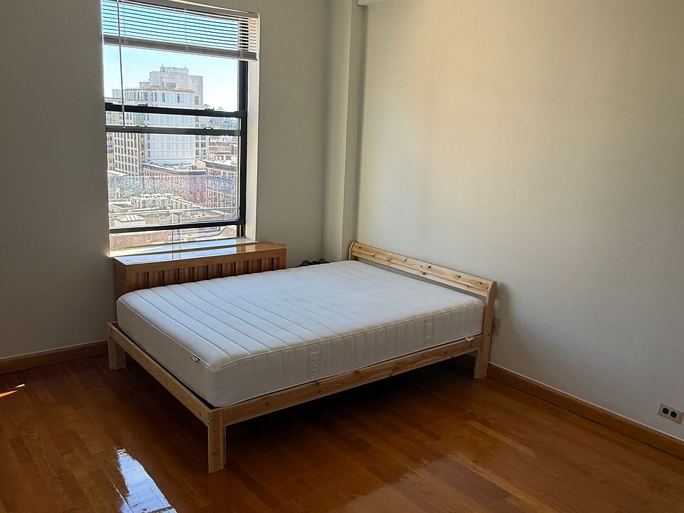 1st image of 250 W 100th St #1211