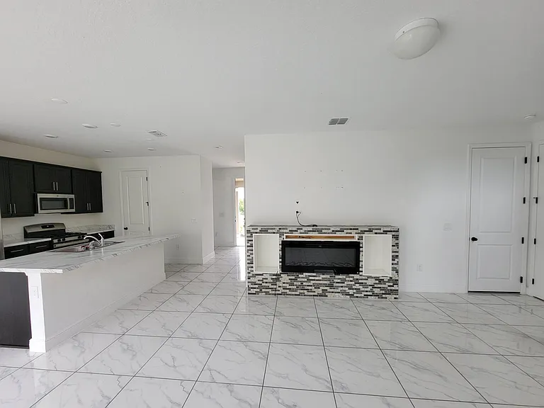 2499 Spring Breeze Dr — Photo 3