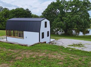2044 Admiral Dr, Gallatin, MO 64640