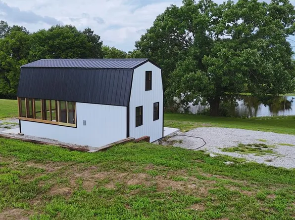 2044 Admiral Dr, Gallatin, MO 64640