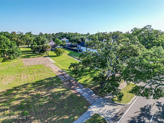 4th image of 1406 E Beach Blvd