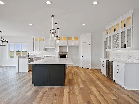 5th image of 4928 Parkside Cir