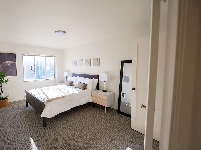 Eugene Manor Apartments — Photo 10