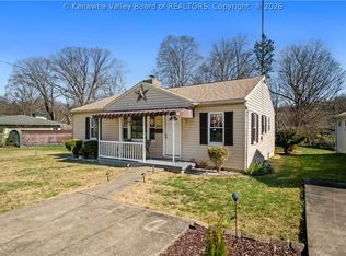 2009 Pennsylvania Ave, Saint Albans, WV 25177