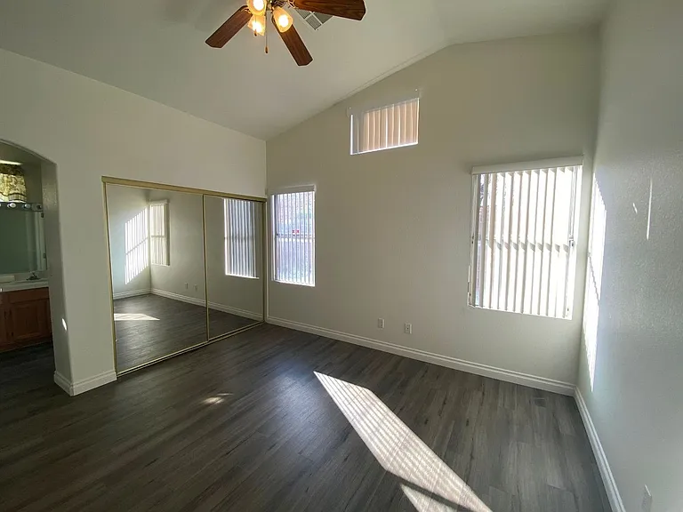 8029 Sierra Largo Dr — Photo 29