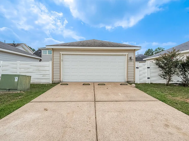 20939 Young Meadows Way — Photo 23