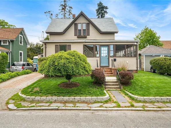 15 Marion Ave S, Cranston, RI 02905