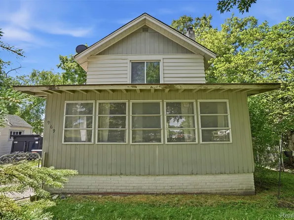 969 Myrtle Ave, Waterford, MI 48328