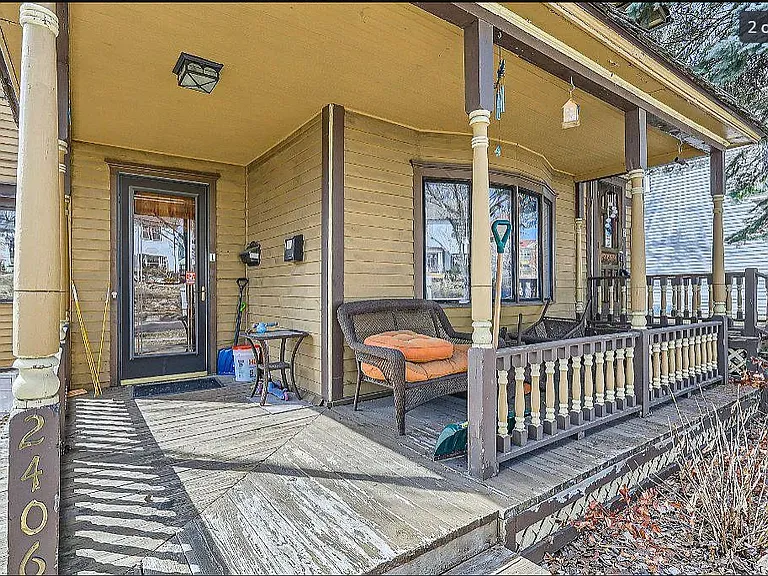 2406 Lincoln St NE — Photo 2