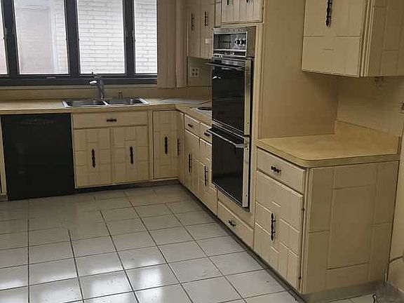 5th image of 8515 N Ottawa Ave