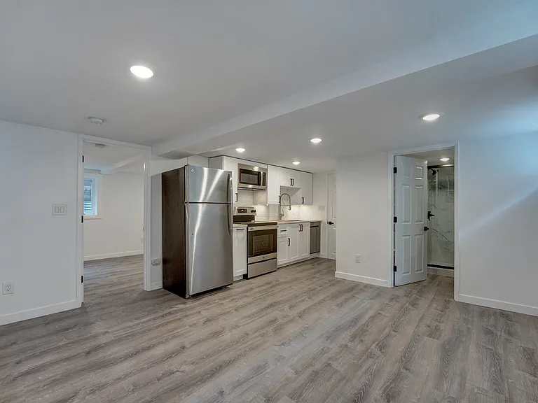 4814 NE 32nd Pl #B — Photo 2