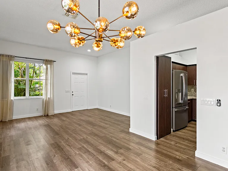 1071 Bluewood Ter — Photo 3