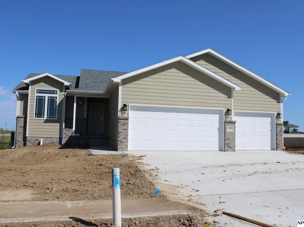 6616 Grays Peak Dr, Lincoln, NE 68521