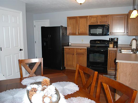 2nd image of 10209 Meadow Glen Dr