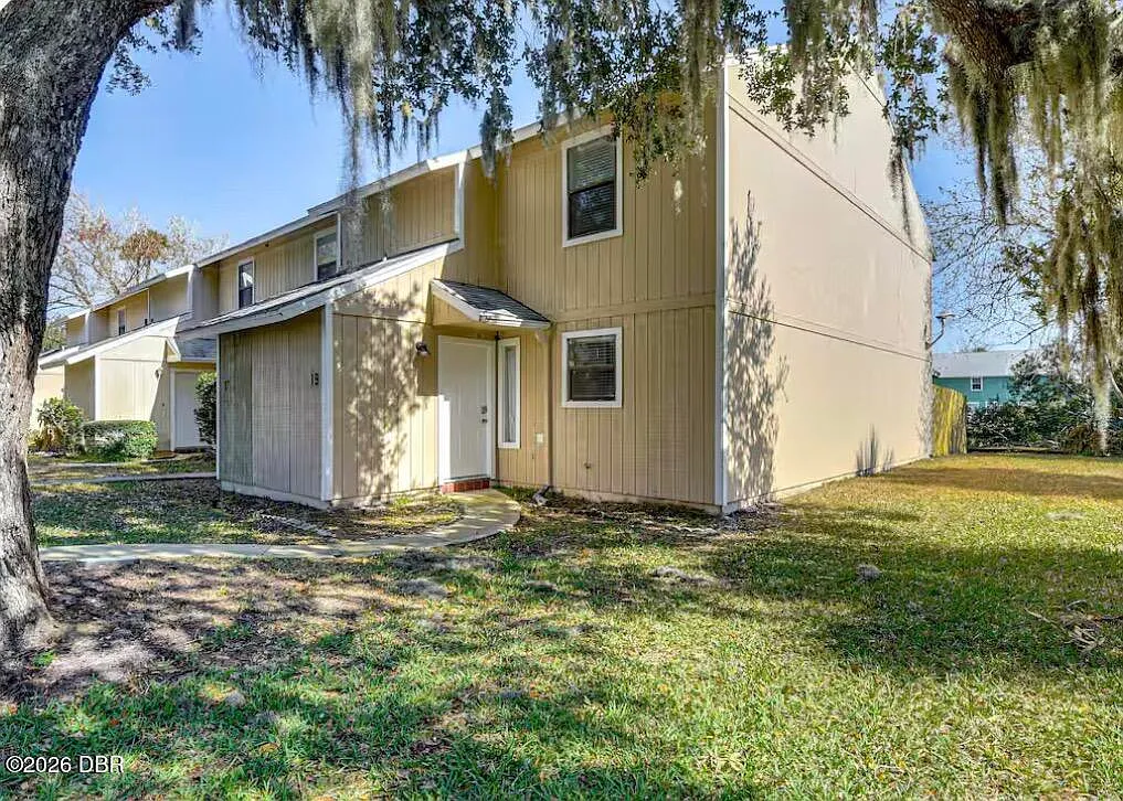 2 bed, 2.5 bath, 1434 sqft, $2,050 — Photo 1