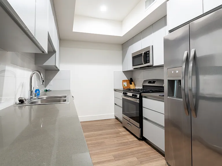 1515 Colby Ave — Photo 40